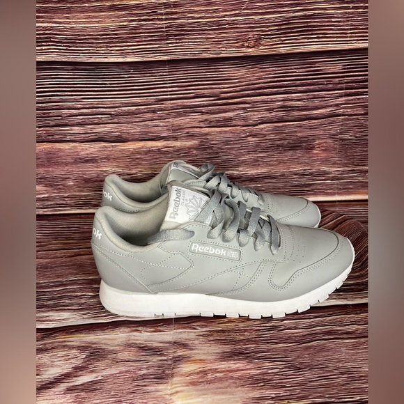 Reebok Classic Light Gray Sneaker. Size 8 women’s. - Picture 7 of 8